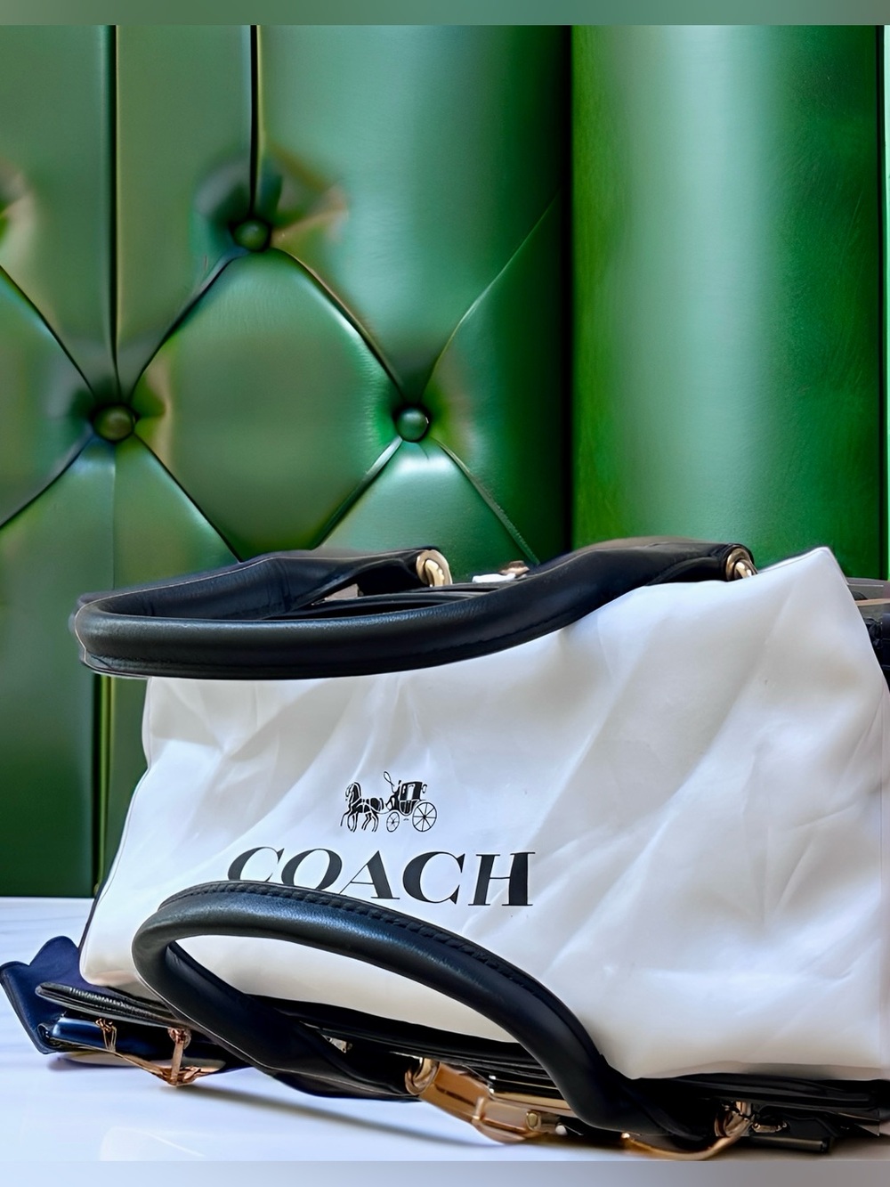 COACH Swagger 27 Carryall Satchel | Black Pebbled Leather | Like New | Dust Bag - Picture 5 of 7